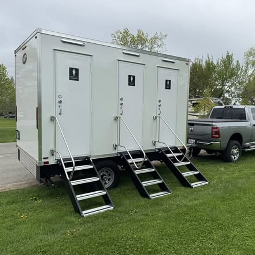 Mobile Toilet Trailer Luxury 3 - Outdoor Camping Rentals ulasan dan harga