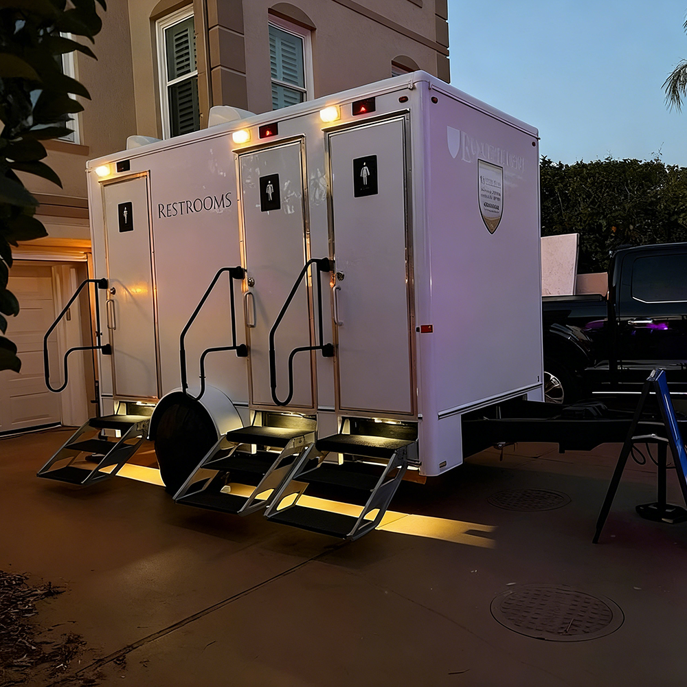 Mobile Toilet Trailer Luxury 3 - Outdoor Camping Rentals ulasan dan harga